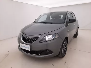Lancia Ypsilon Hybrid Platino 1.0 Mild Hybrid 70CV Manuale Visione frontale