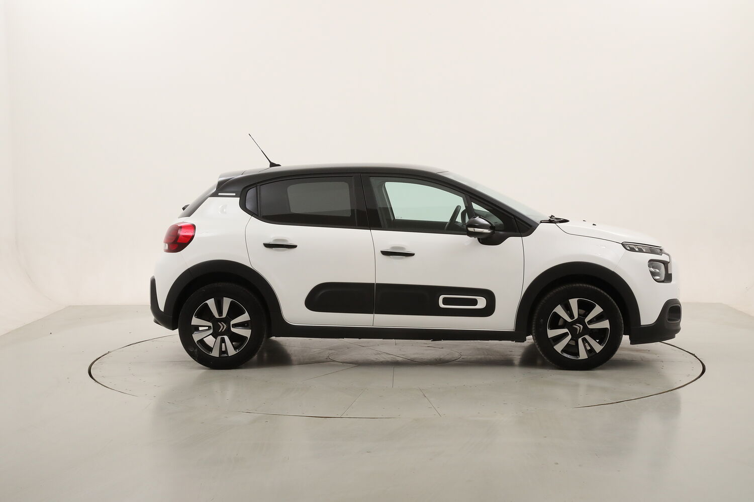 Citroen C3 Shine usata del 2023 con 32.193 km