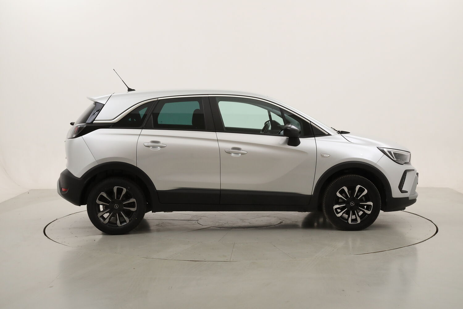 Opel Crossland Elegance Business + Rearview Camera Pack usata del 2023 con 46.564 km