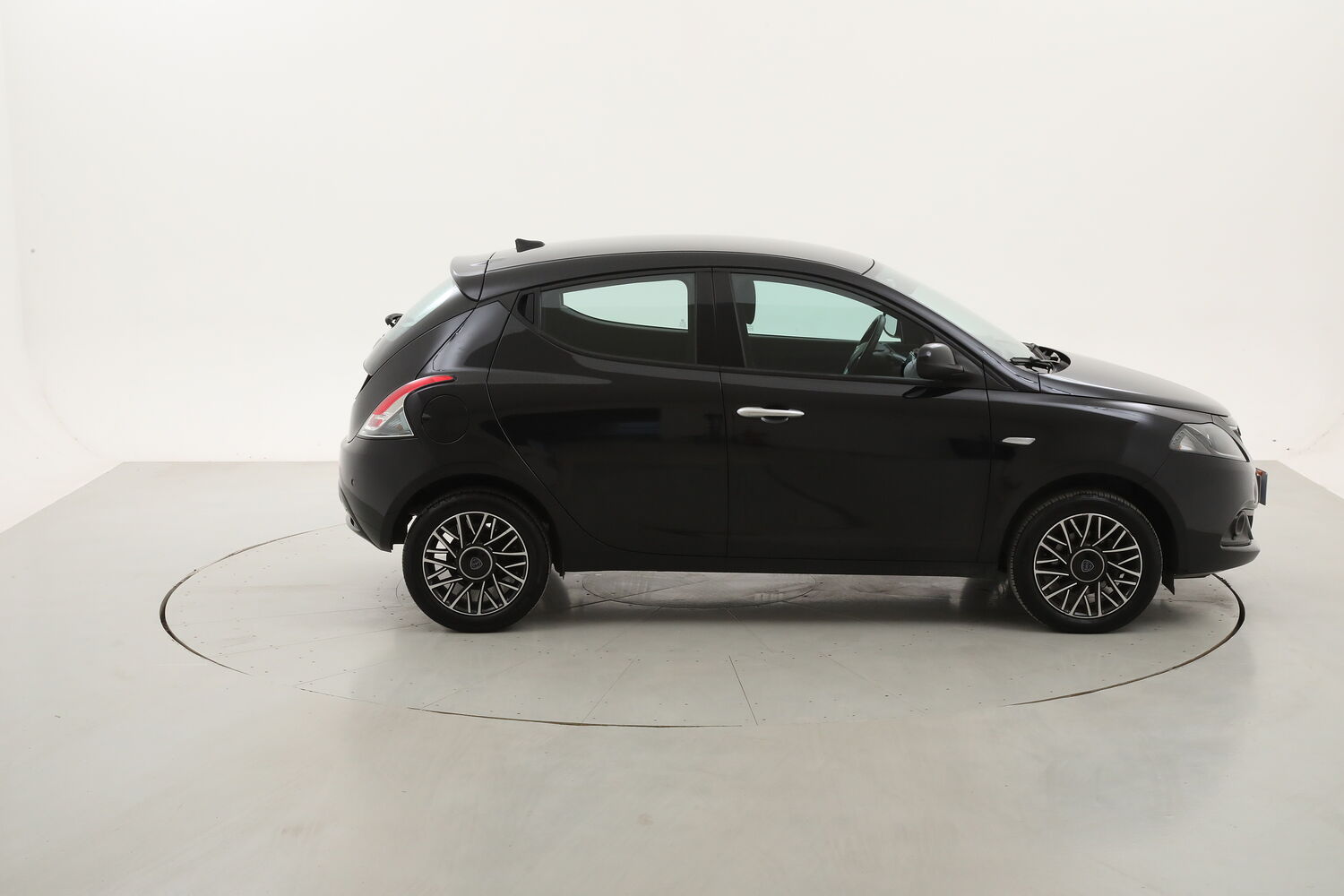 Lancia Ypsilon Hybrid Platino usata del 2024 con 21.223 km