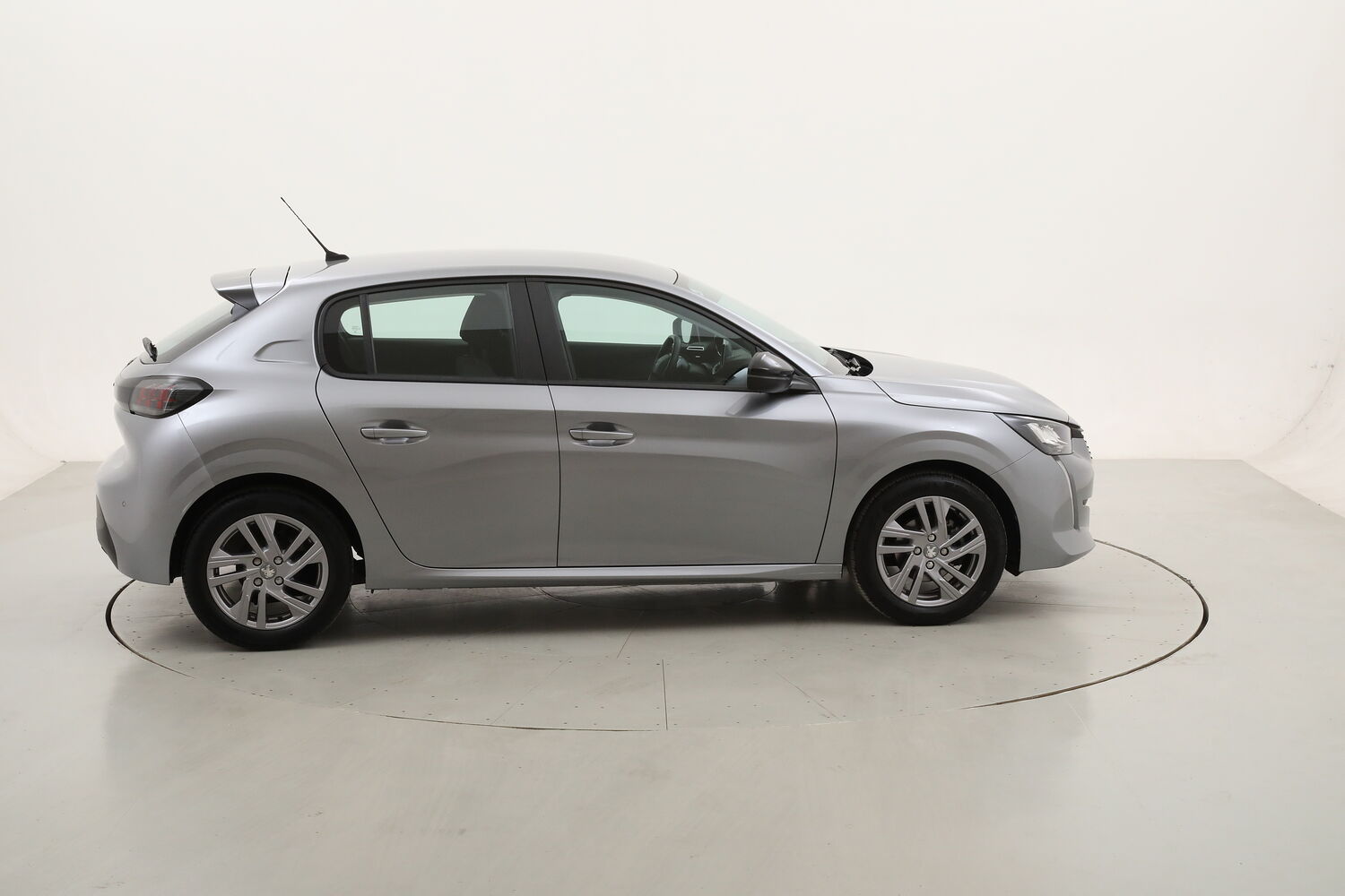 Peugeot 208 Active Pack + Navigatore usata del 2022 con 16.992 km