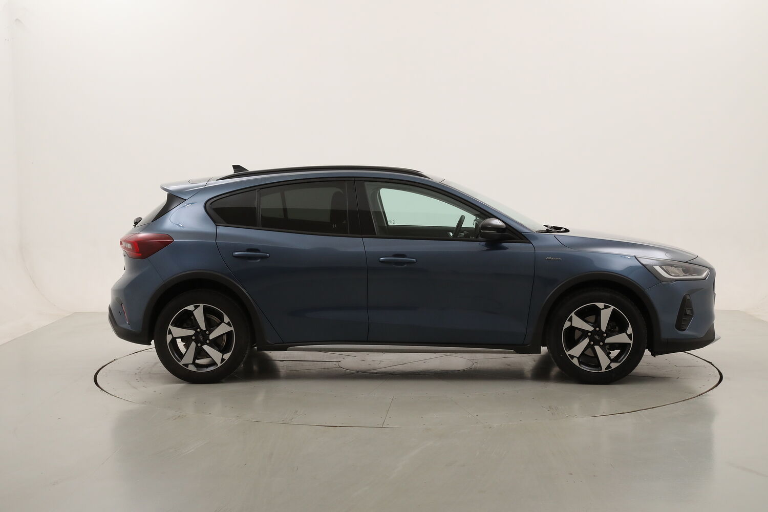 Ford Focus Hybrid Active X usata del 2023 con 62.890 km