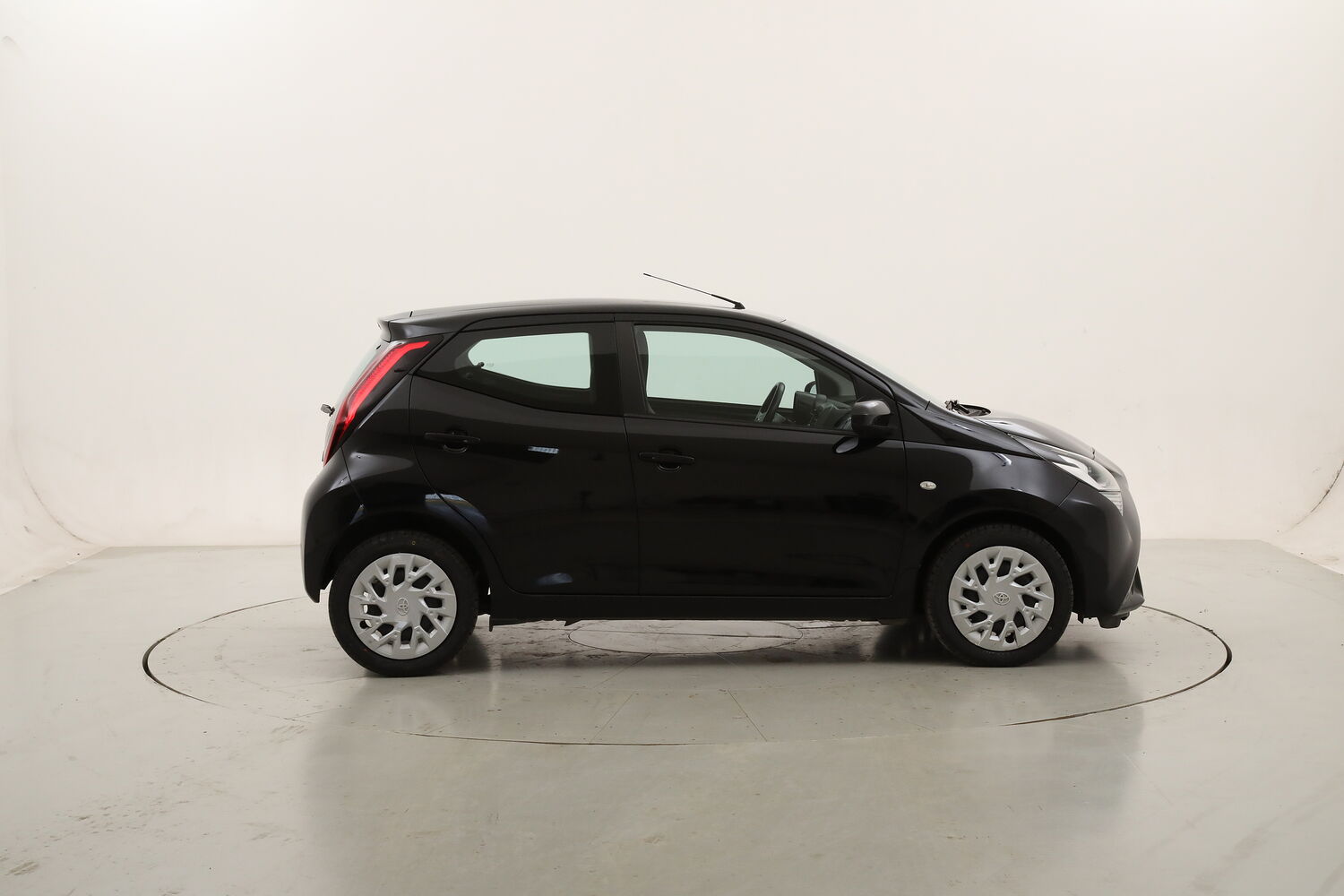 Toyota Aygo x-cool MMT usata del 2021 con 38.827 km