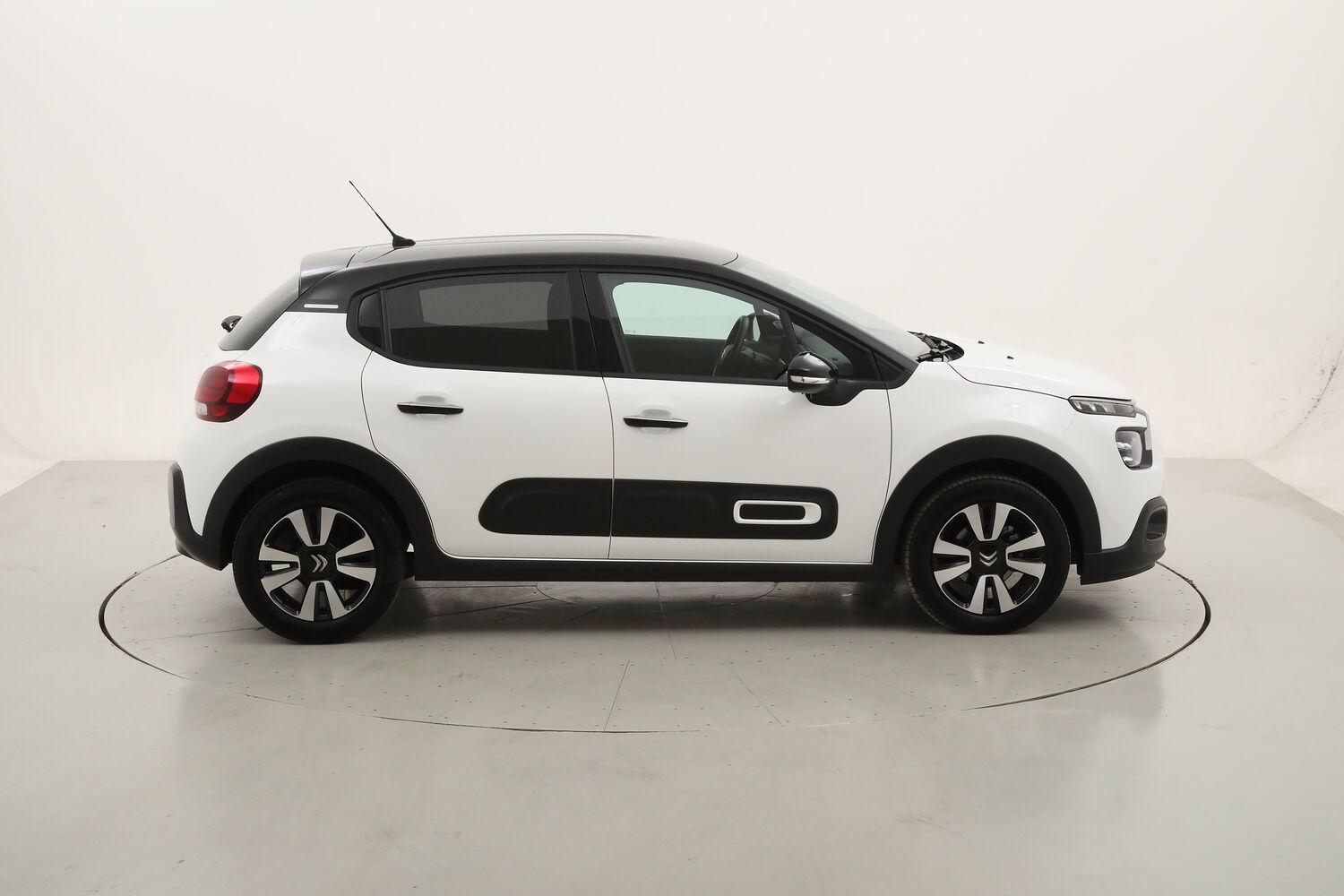 Citroen C3 Shine usata del 2023 con 17.917 km