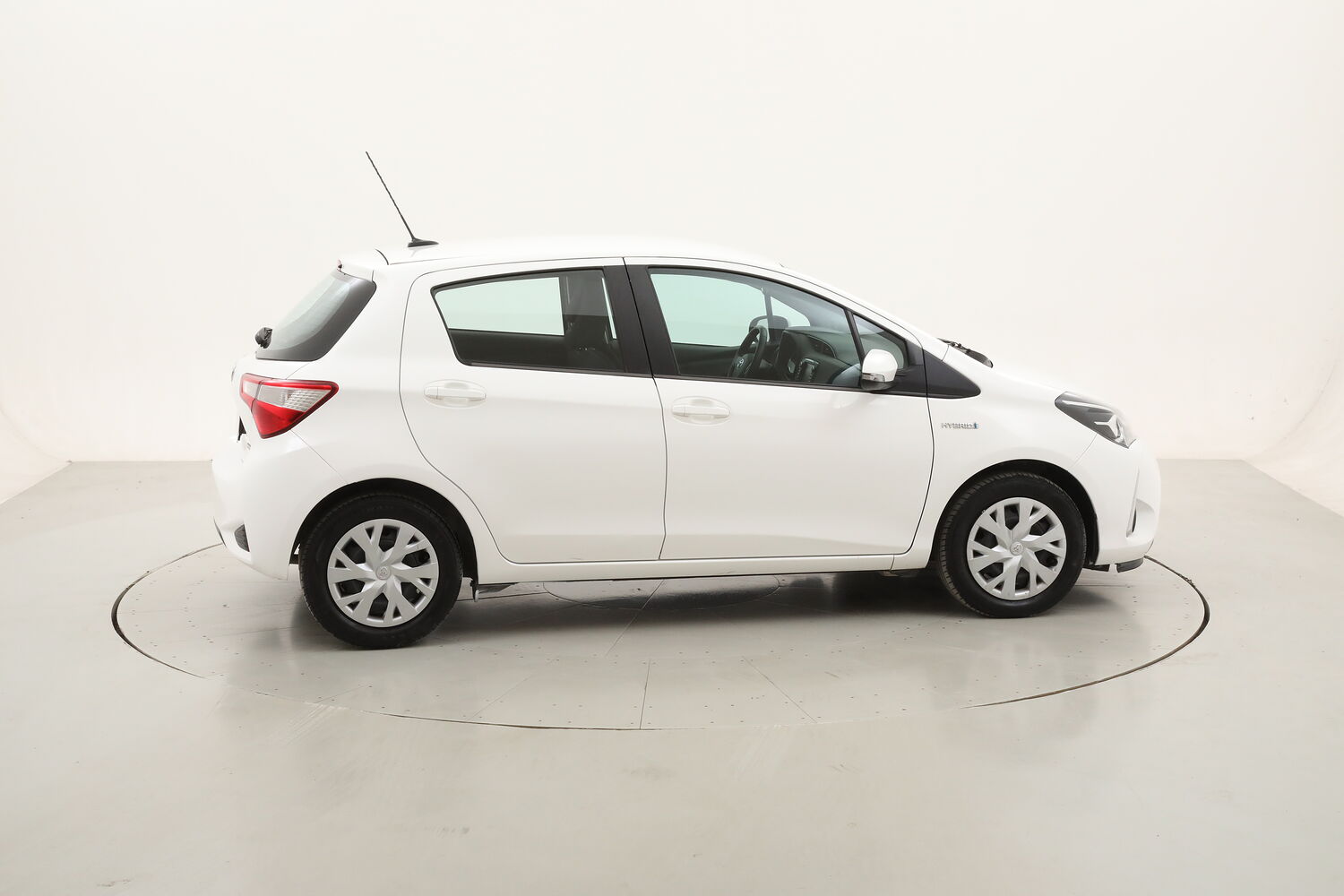 Toyota Yaris Hybrid Business usata del 2020 con 110.298 km