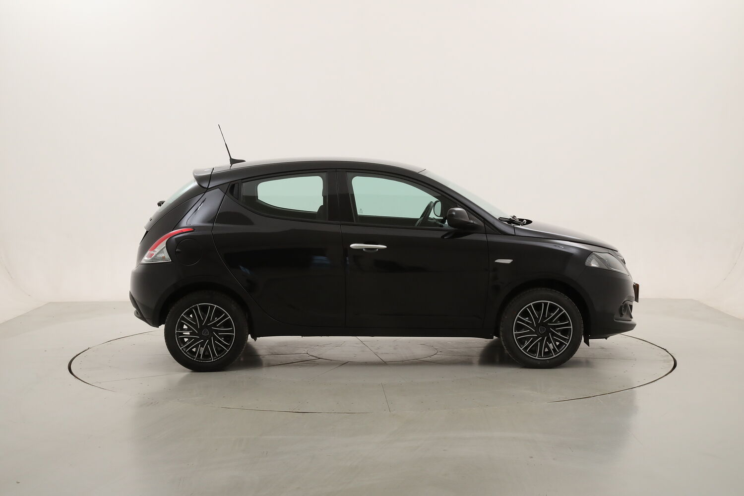 Lancia Ypsilon Hybrid Gold usata del 2023 con 51.594 km