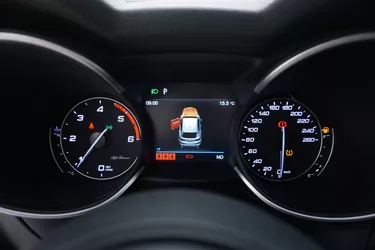 Alfa Romeo Stelvio Business RWD AT8 2.1 Diesel 160CV Automatico Interni