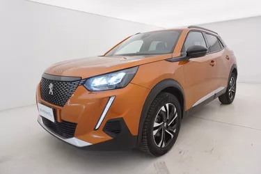 Peugeot 2008 Allure Pack 1.2 Benzina 101CV Manuale Visione frontale