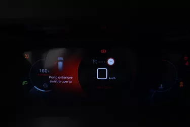 Peugeot 2008 Allure Pack 1.2 Benzina 101CV Manuale Interni