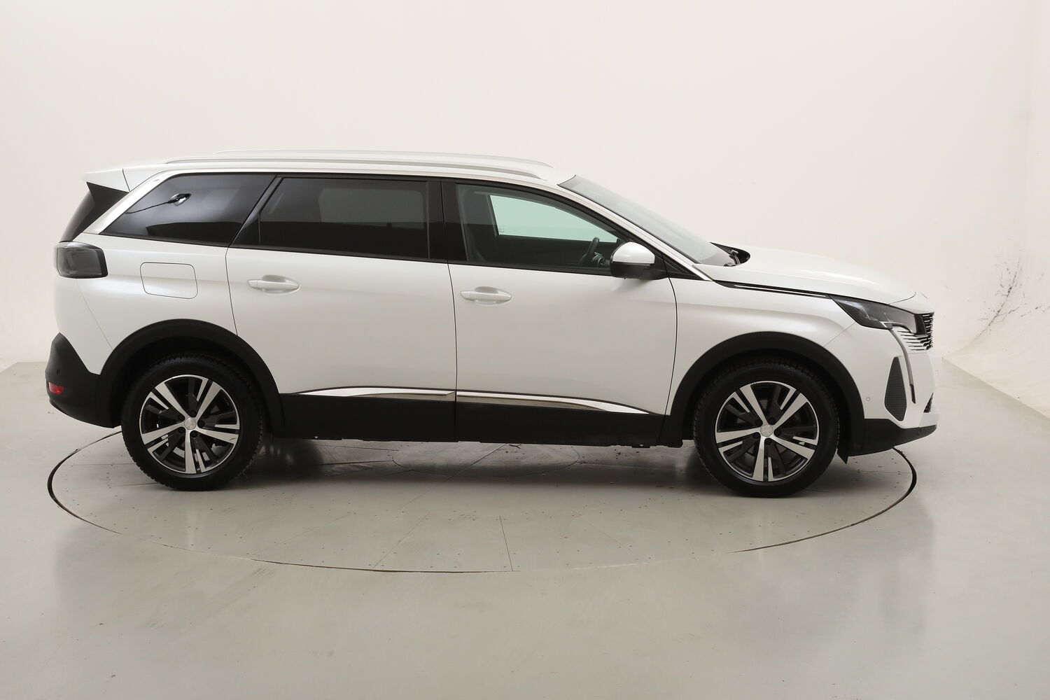 Peugeot 5008 Allure Pack EAT8 usata del 2021 con 105.000 km