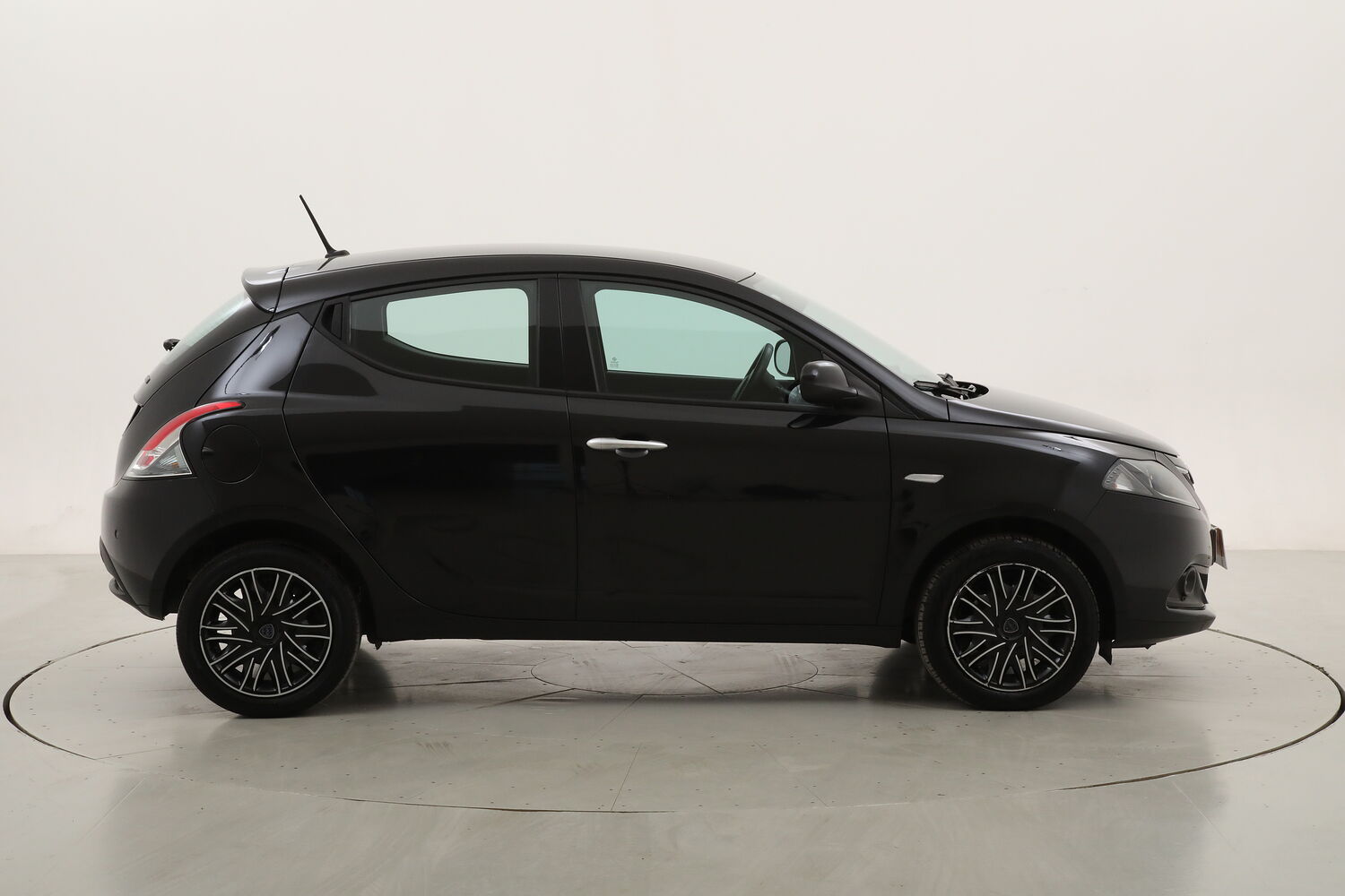 Lancia Ypsilon Hybrid Gold usata del 2023 con 47.883 km