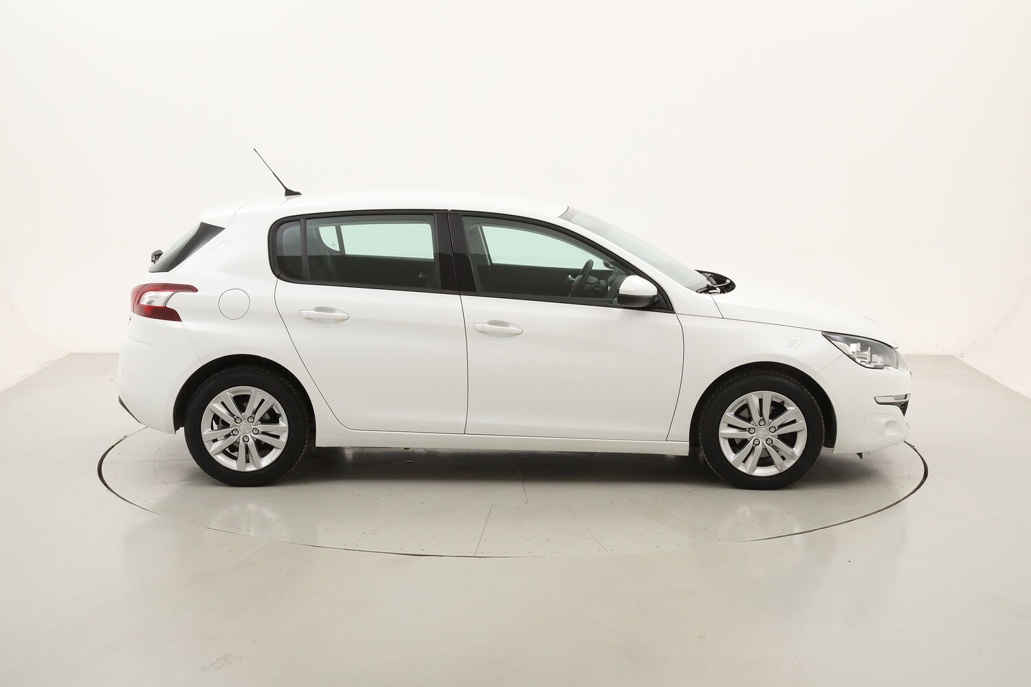 Peugeot 308 Business usata del 2016 con 87.835 km