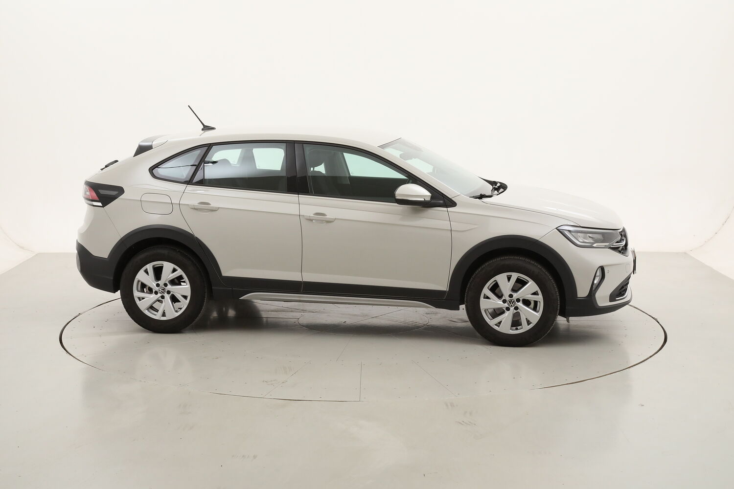 Volkswagen Taigo Life DSG usata del 2024 con 19.636 km