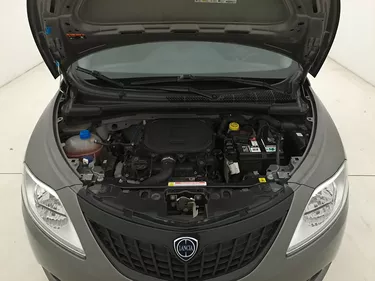 Lancia Ypsilon Hybrid Silver Plus 1.0 Mild Hybrid 70CV Manuale Vano motore