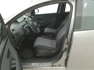 Lancia Ypsilon Hybrid Silver Plus 1.0 Mild Hybrid 70CV Manuale Sedili