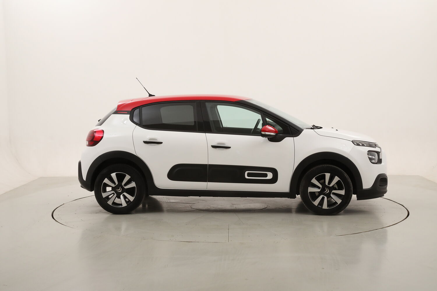 Citroen C3 Shine usata del 2023 con 35.170 km