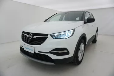 Opel Grandland Elegance AT8 1.5 Diesel 131CV Automatico Visione frontale