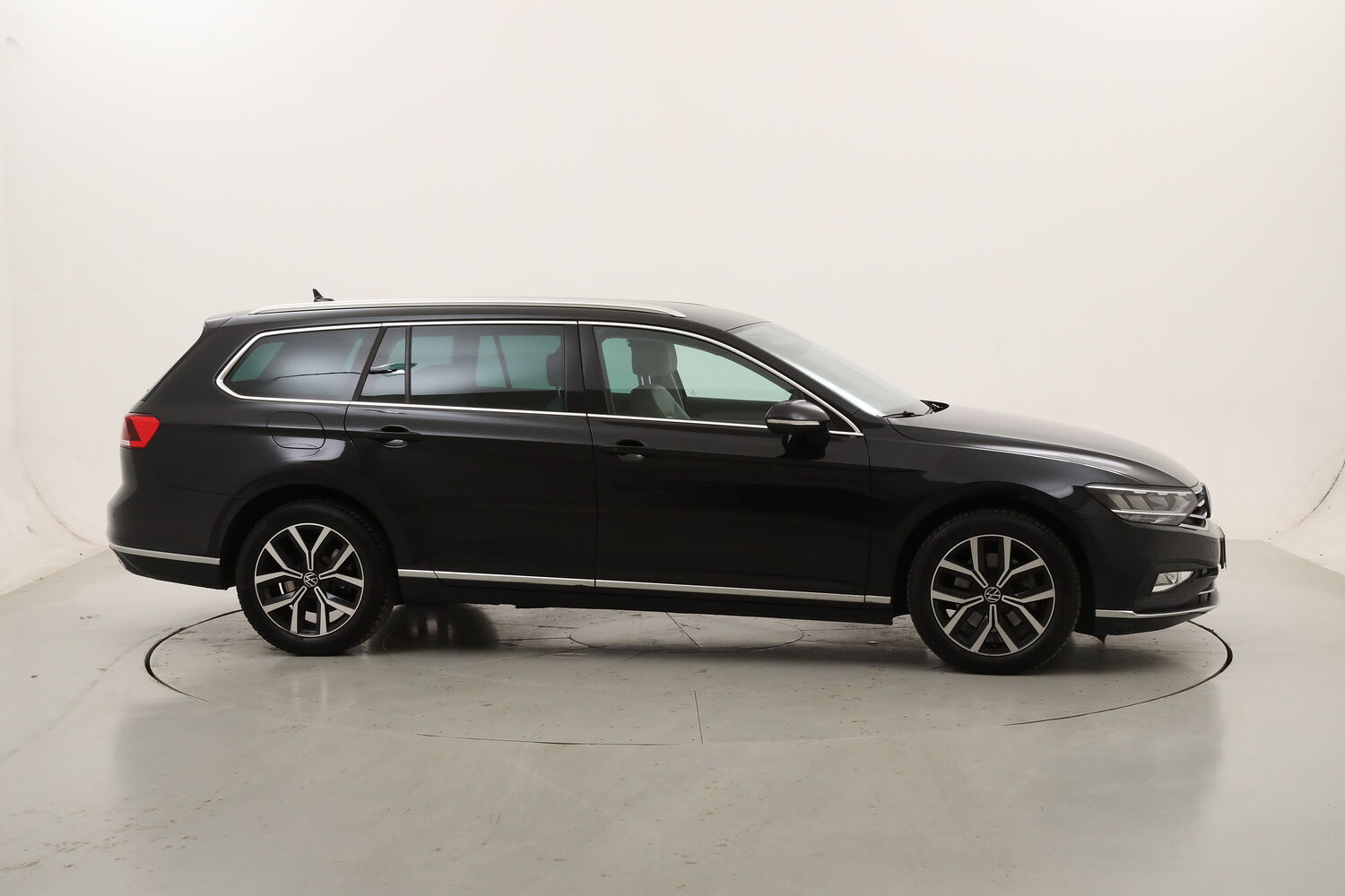 Volkswagen Passat Executive DSG usata del 2021 con 120.015 km