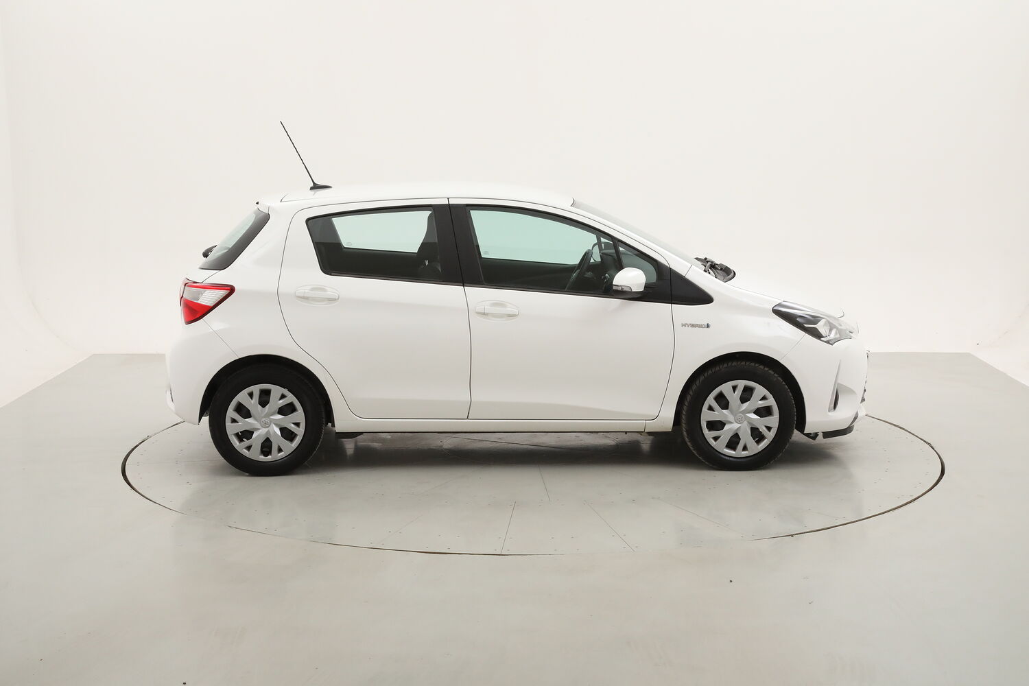 Toyota Yaris Hybrid Business usata del 2020 con 20.340 km