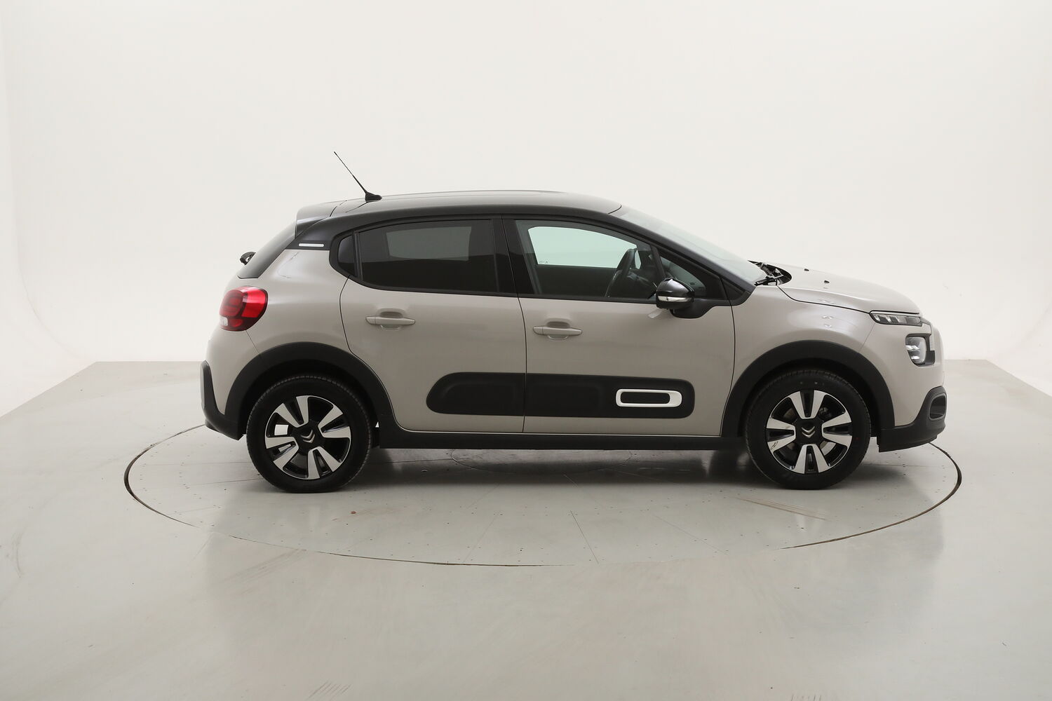 Citroen C3 Shine usata del 2023 con 44.409 km