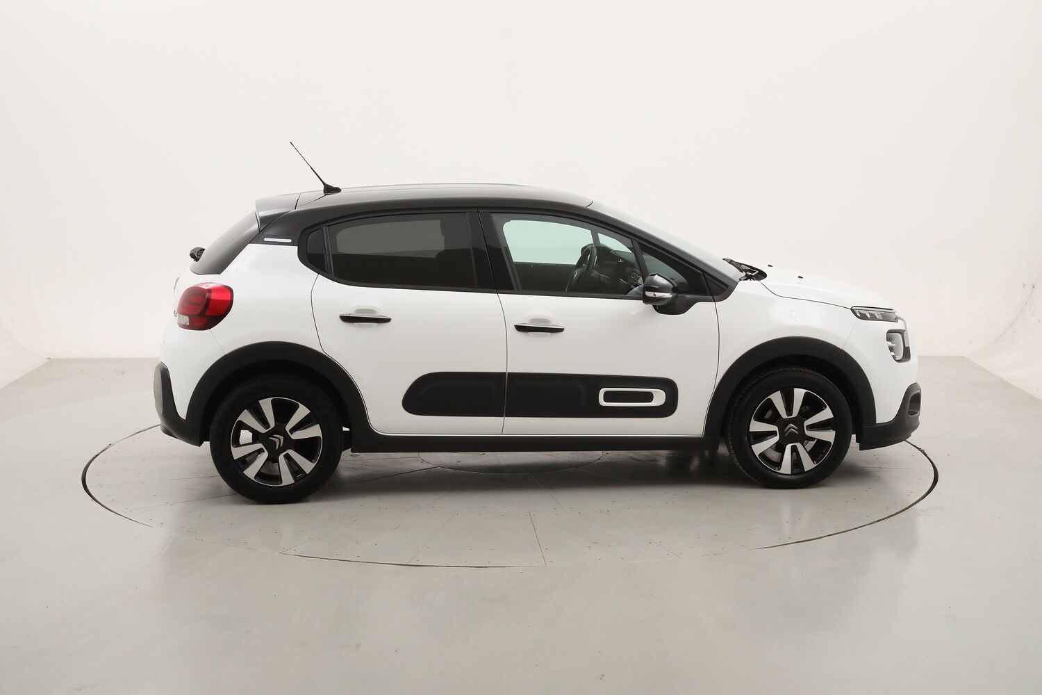 Citroen C3 Shine usata del 2023 con 34.302 km