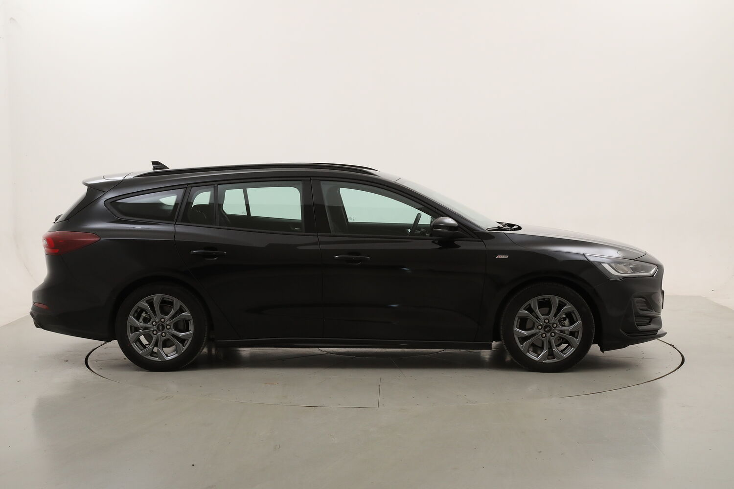 Ford Focus Hybrid SW ST-Line usata del 2025 con 20.693 km