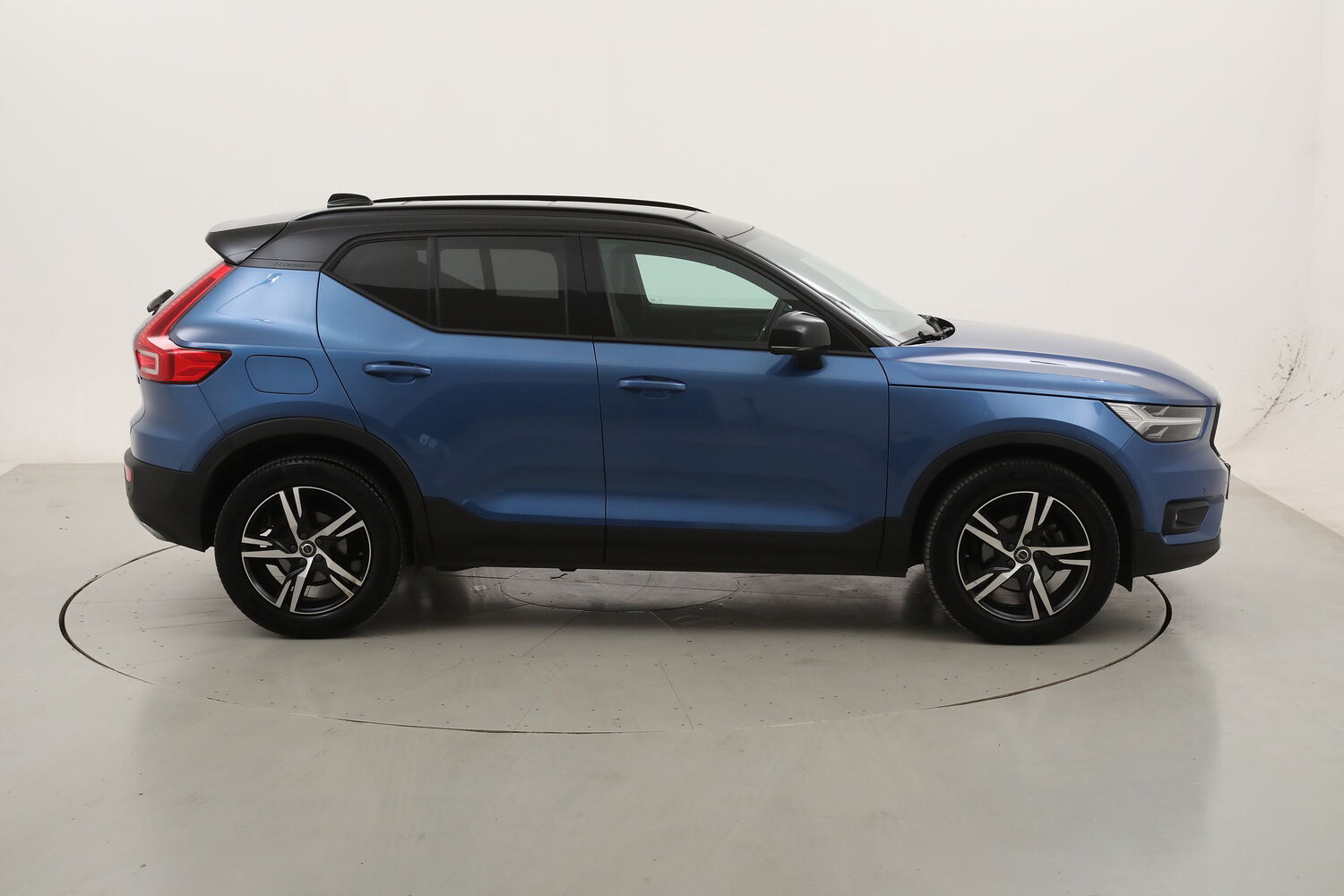 Volvo XC40 T3 R-design Geartronic usata del 2020 con 55.430 km