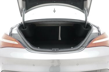 Bagagliaio di Mercedes CLA