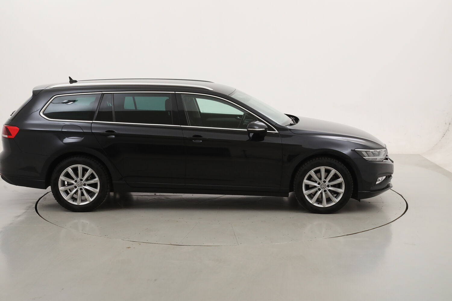 Volkswagen Passat Variant Business DSG usata del 2020 con 100.305 km
