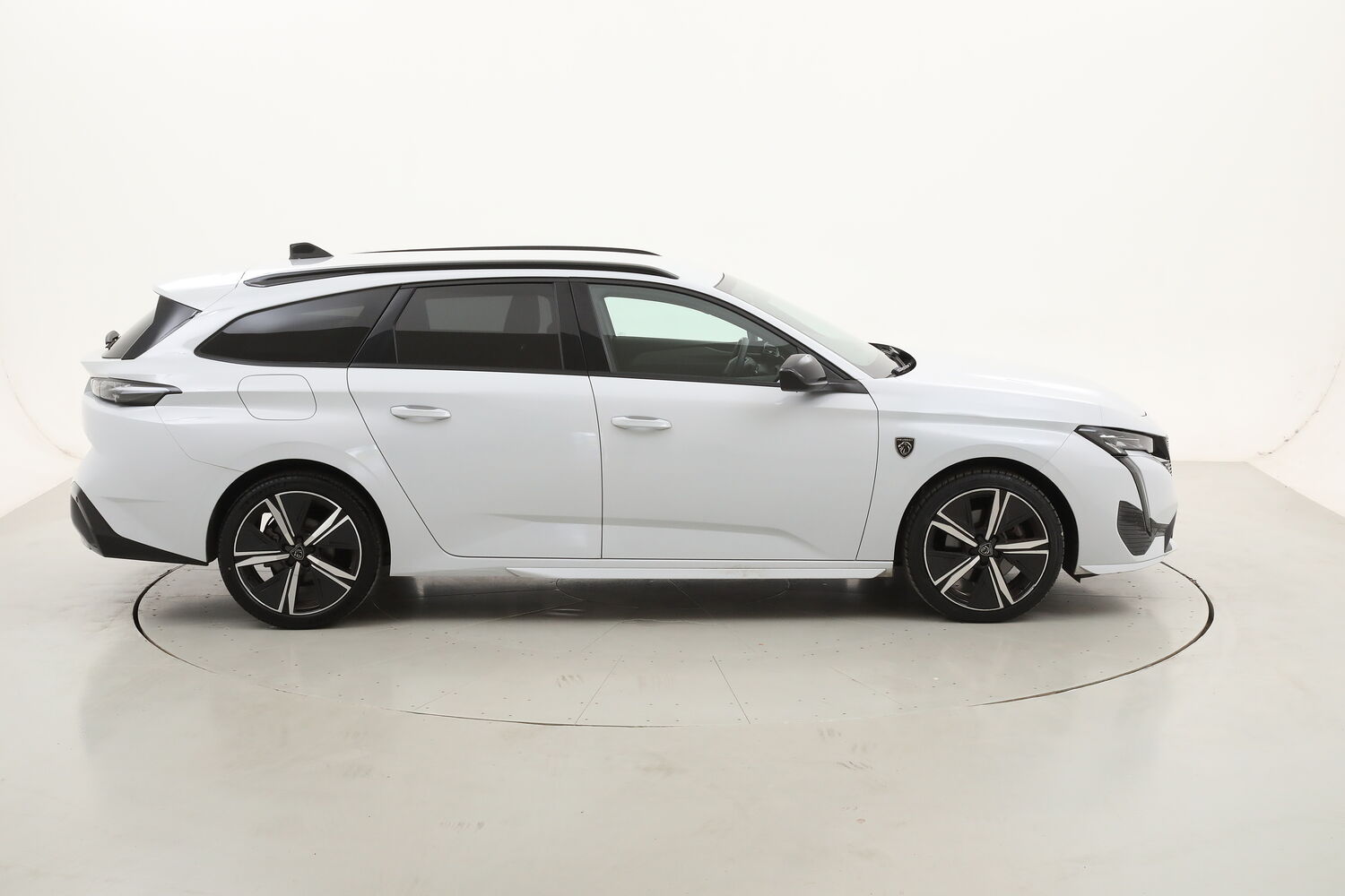 Peugeot 308 SW GT EAT8 usata del 2024 con 26.921 km
