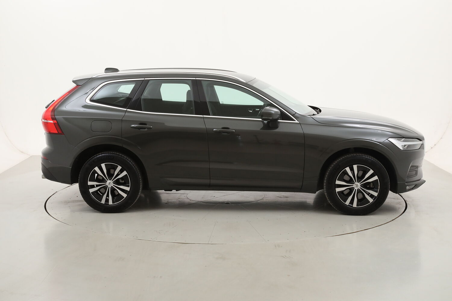 Volvo XC60 Momentum Pro Geartronic AWD usata del 2021 con 123.647 km