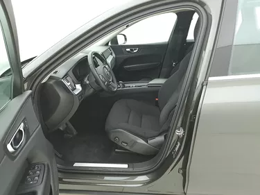 Volvo XC60 Momentum Pro Geartronic AWD 2.0 Mild Hybrid 197CV Automatico Sedili