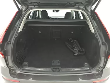 Volvo XC60 Momentum Pro Geartronic AWD 2.0 Mild Hybrid 197CV Automatico Bagagliaio