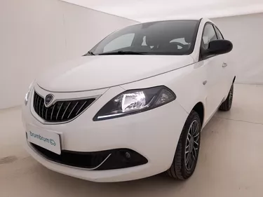 Lancia Ypsilon Hybrid Platino 1.0 Mild Hybrid 70CV Manuale Visione frontale