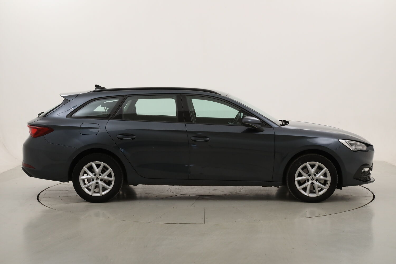 Seat Leon ST Hybrid Business DSG usata del 2023 con 92.629 km