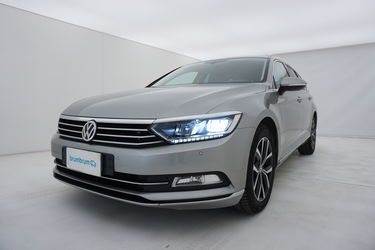 Volkswagen Passat Da un'altra prospettiva Volkswagen Passat Da un'altra prospettiva