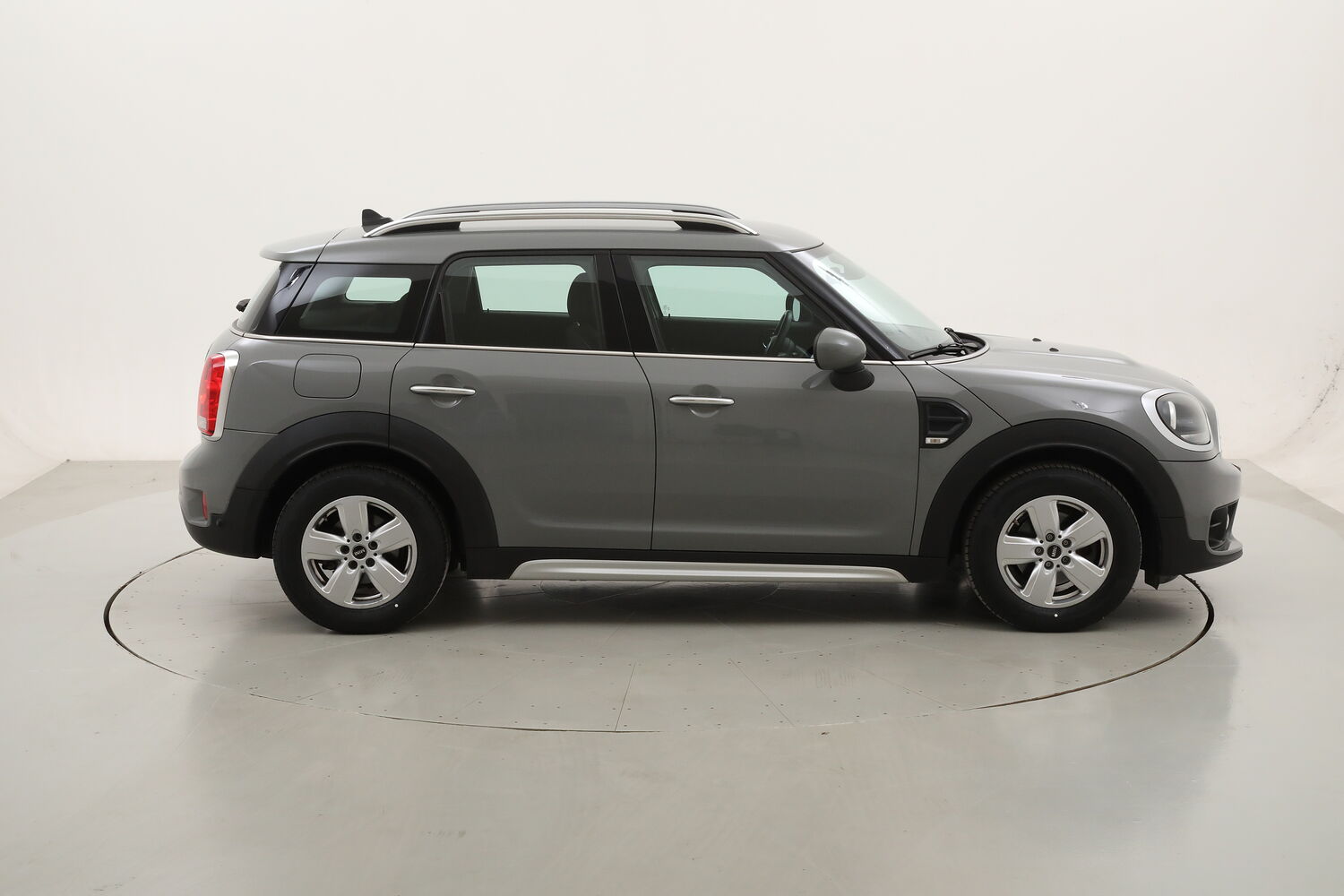 Mini Countryman One D Business usata del 2020 con 75.997 km