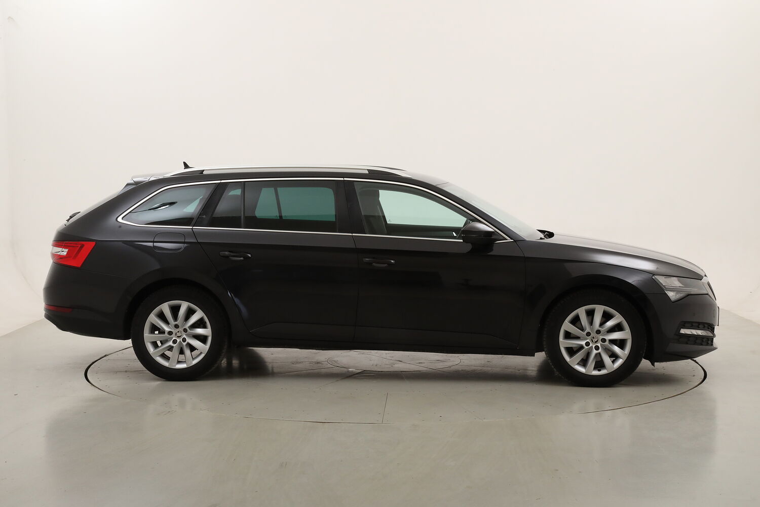 Skoda Superb Wagon Executive DSG usata del 2020 con 129.598 km