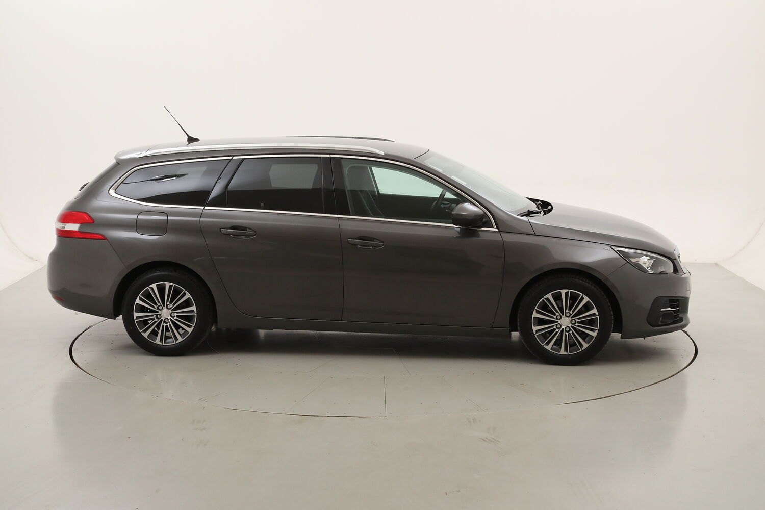 Peugeot 308 SW Allure Pack usata del 2021 con 57.972 km