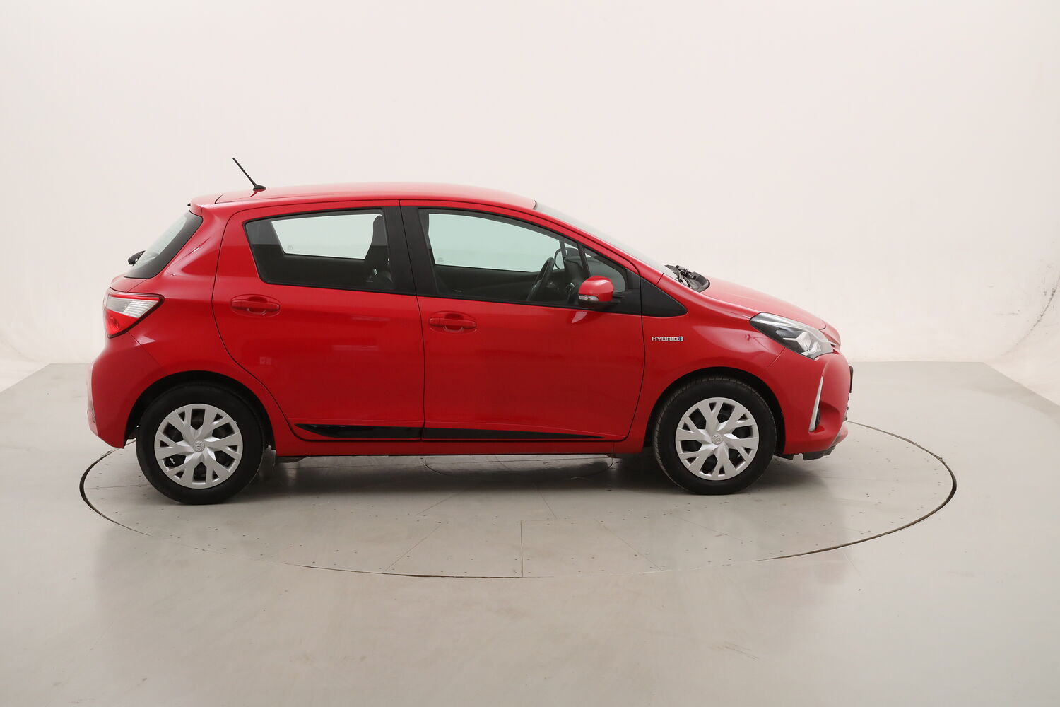 Toyota Yaris Hybrid Active usata del 2018 con 62.894 km
