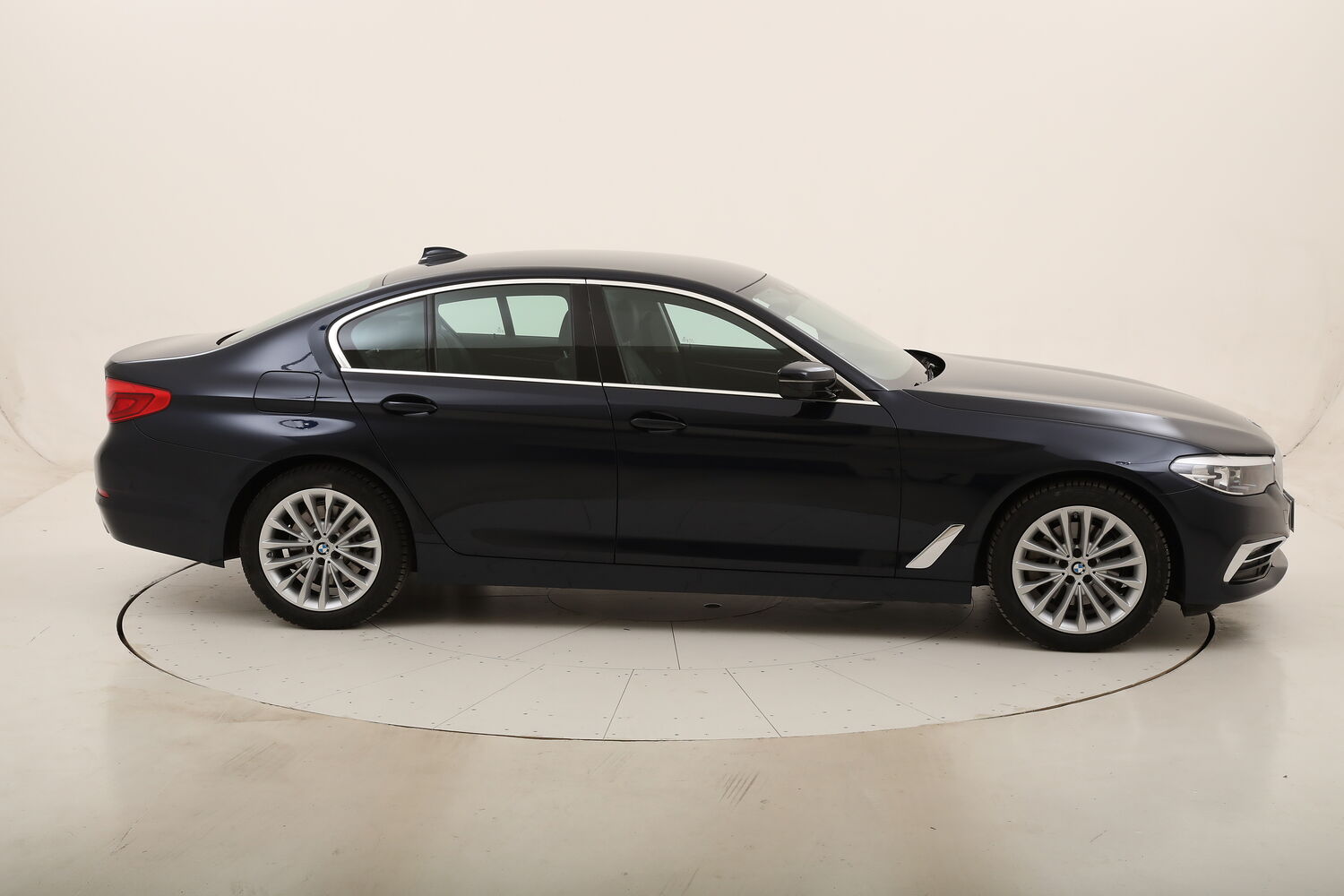BMW Serie 5 520d Luxury usata del 2019 con 43.302 km