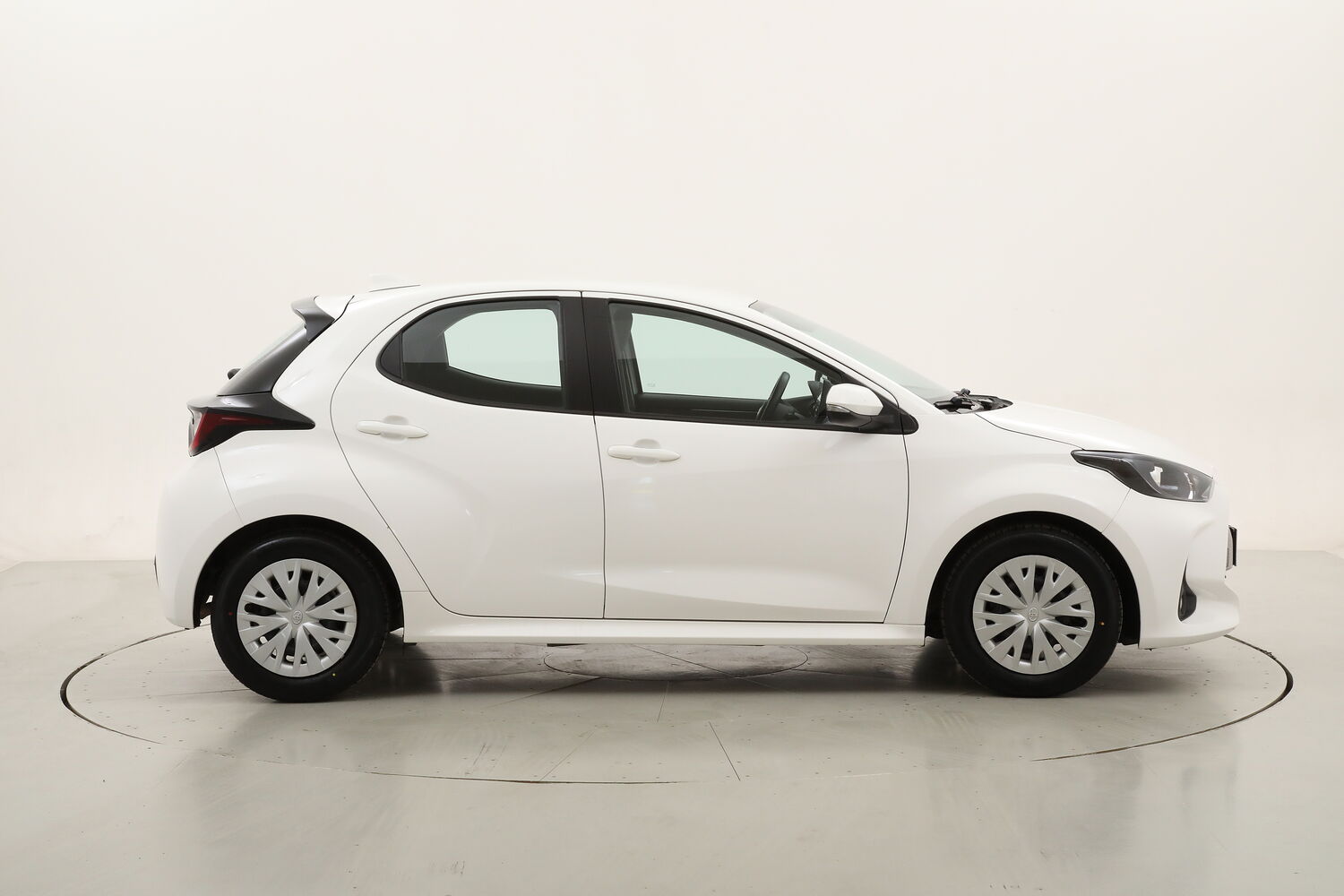 Toyota Yaris Hybrid Business usata del 2023 con 101.143 km