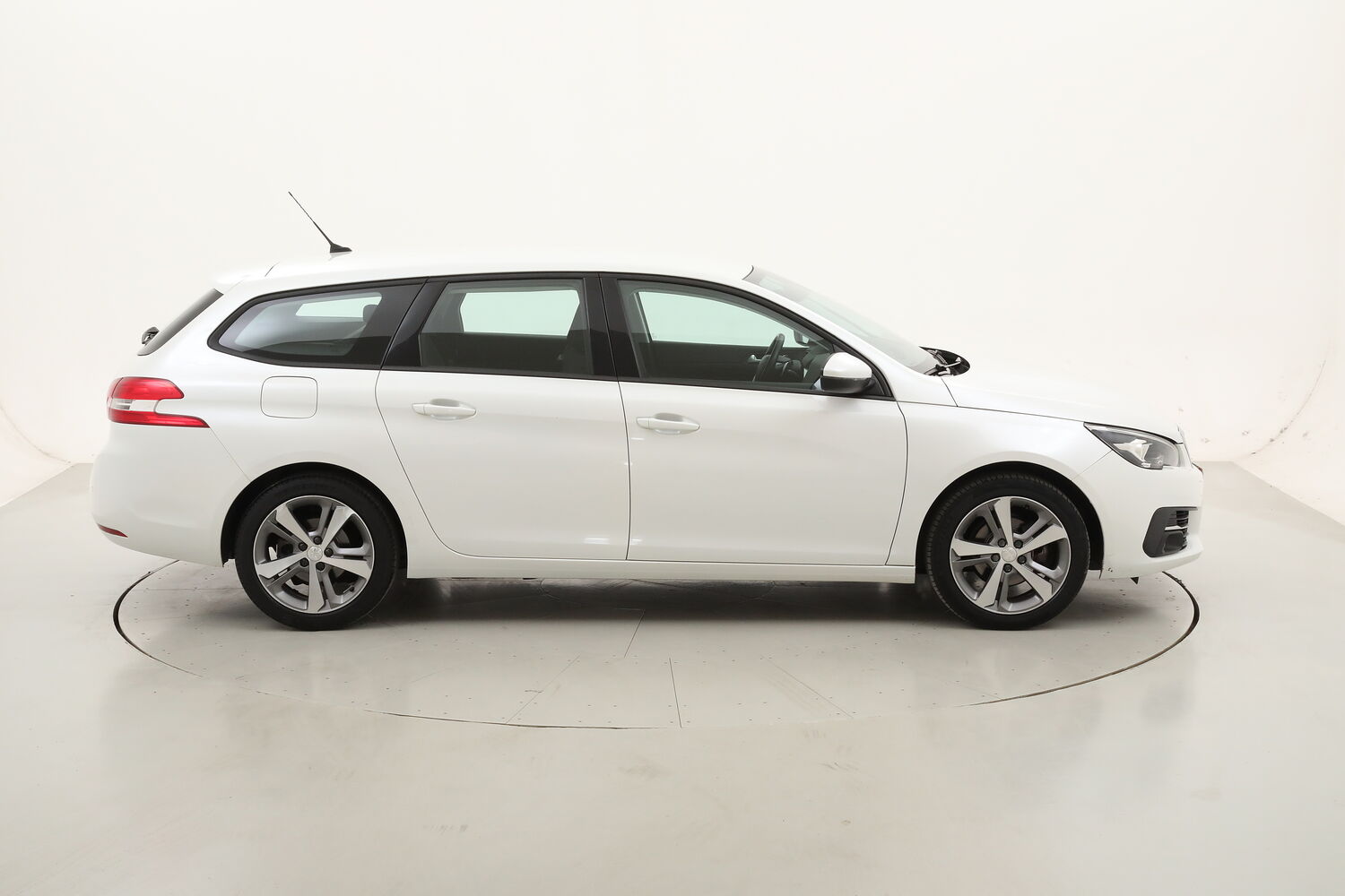 Peugeot 308 SW Active EAT8 usata del 2020 con 102.090 km