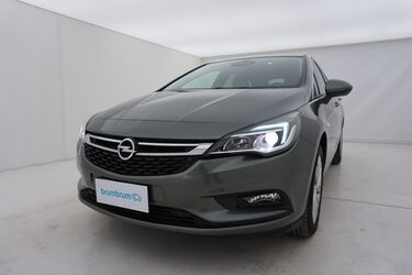 Visione frontale di Opel Astra