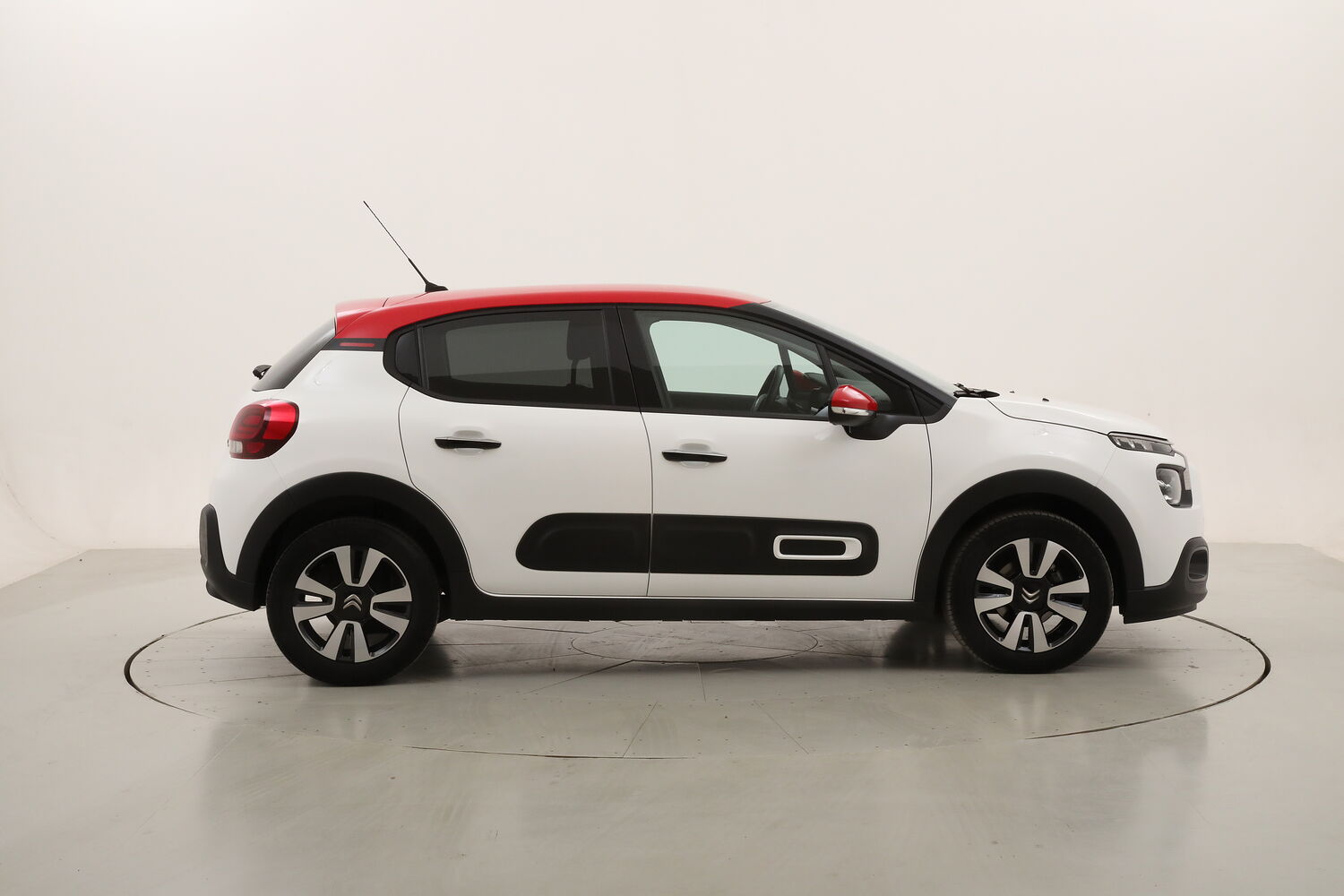 Citroen C3 Shine usata del 2023 con 26.695 km