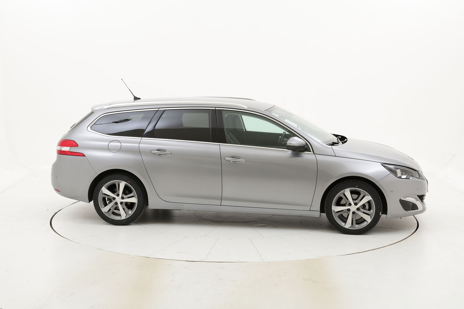 Peugeot 308 usata del 2016 con 98.674 km
