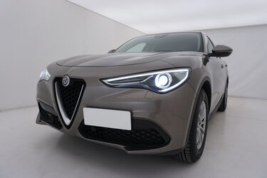 Visione frontale di Alfa Romeo Stelvio