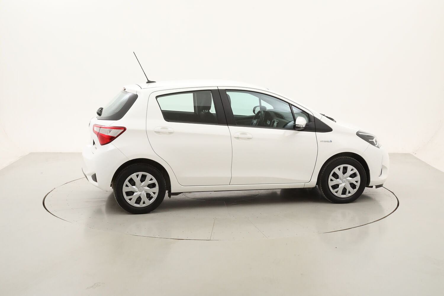 Toyota Yaris Hybrid Business usata del 2020 con 108.653 km