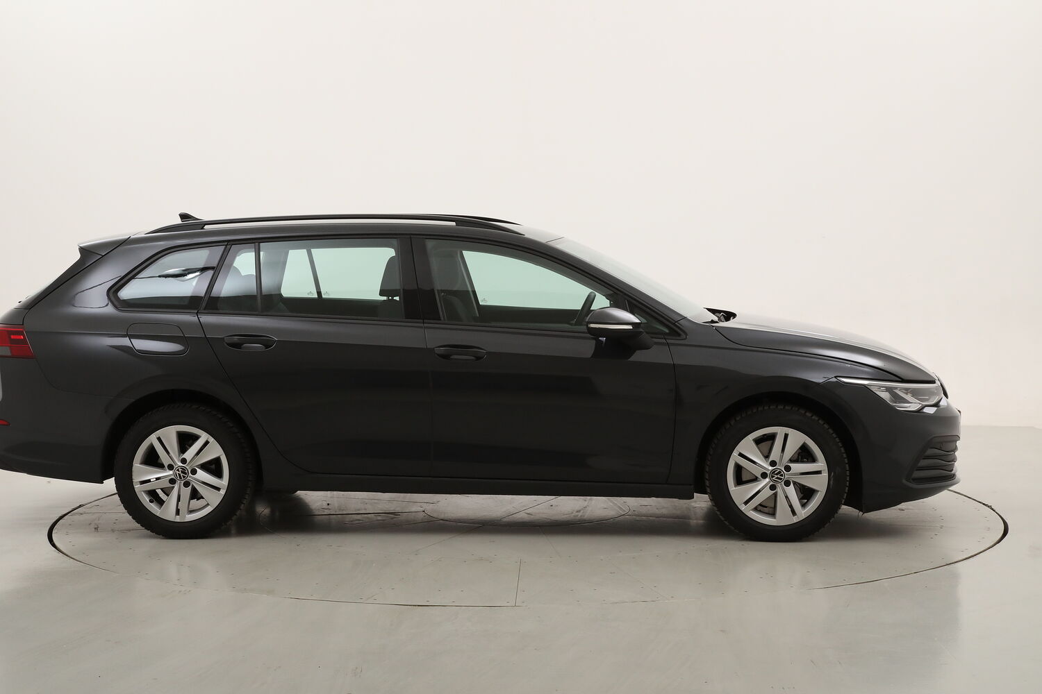 Volkswagen Golf Variant Life DSG usata del 2023 con 97.685 km