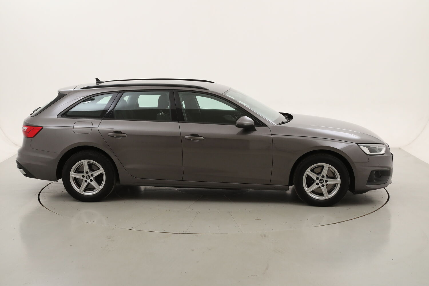 Audi A4 Avant 35 TDI Business S tronic usata del 2021 con 106.601 km
